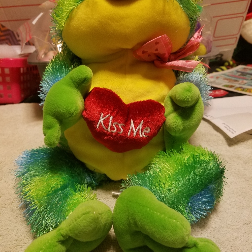 ❤️🎊HOST PICK🎊❤️ Kiss Me Plush Frog Please go to my page and see o - Picture 3 of 6